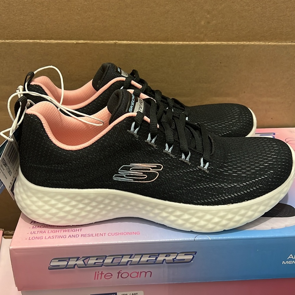 Skechers Women's Black and Pink Athletic Sneakers